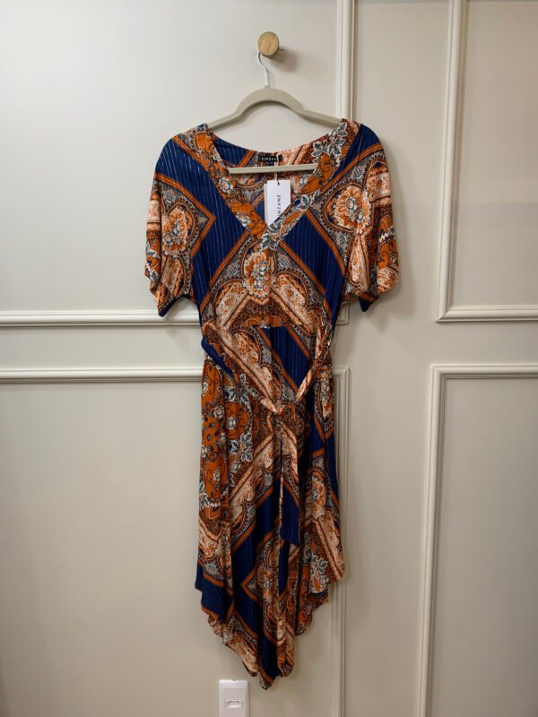VESTIDO DECOTE V ESTAMPADO AZUL E LARANJA COM LISTRAS DOURADAS ZINZANE PP