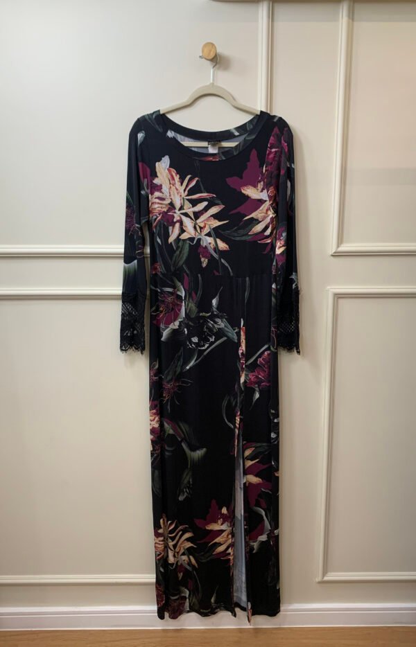VESTIDO PRETO LONGO COM ESTAMPA E FENDA AGILITA GG