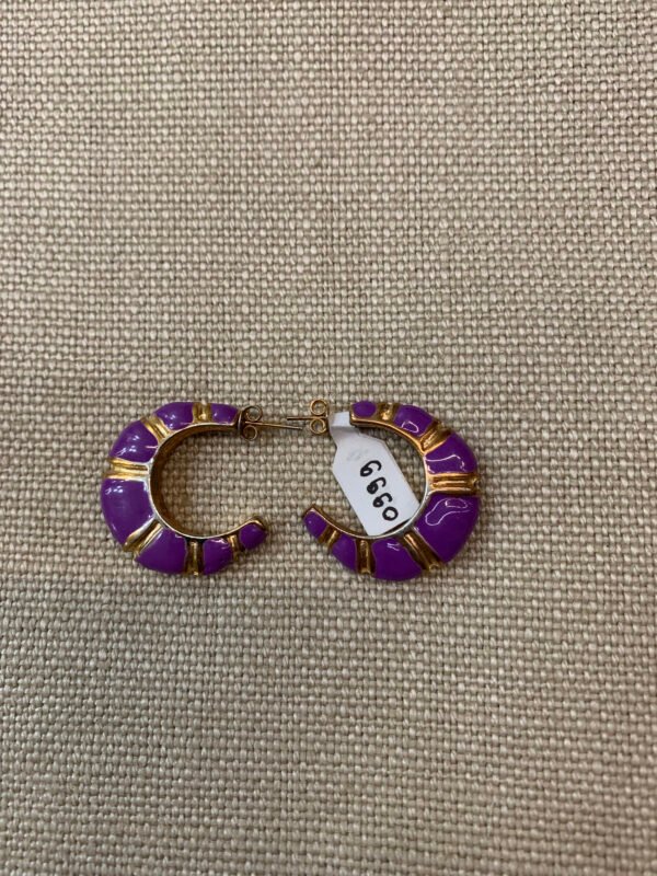 BRINCO ARGOLA ROXO COM DOURADO NATY BERNARDES