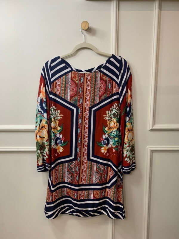 VESTIDO ESTAMPADO FUNDO VINHO FLORES FARM M