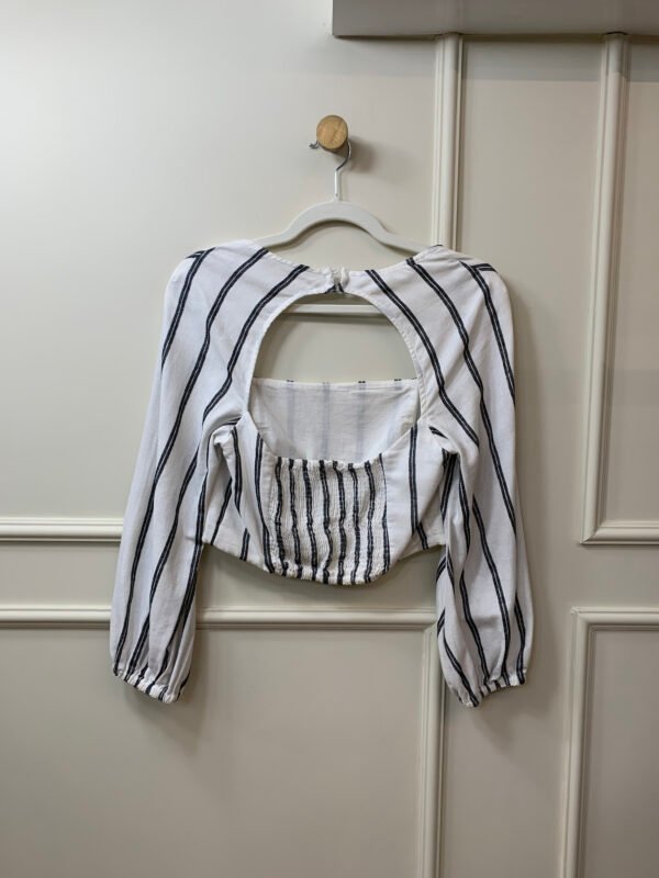 BLUSA CROPPED LISTRADA BRANCA E PRETO LASTEX NAS COSTAS DRESS TO M - Image 2