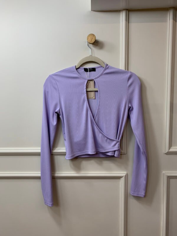 BLUSA LILÁS MANGA COMPRIDA RECORTE NA FRENTE BERSHKA P