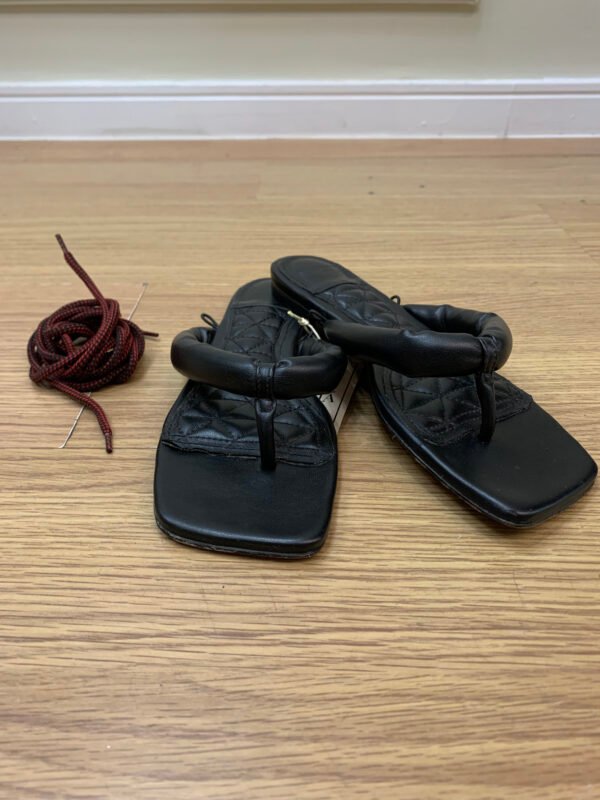 RASTEIRINHA PRETA COM CORDAS REMOVIVEIS SCHUTZ 36 - Image 3