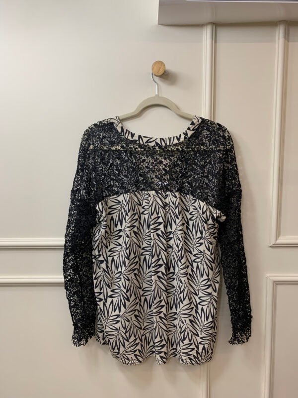 BLUSA ESTAMPADA COM MANGA RENDA ANIMALE M - Image 2
