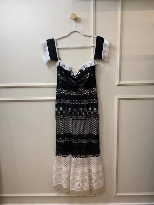 VESTIDO PRETO E BRANCO RENDADO CORPOREUM 42