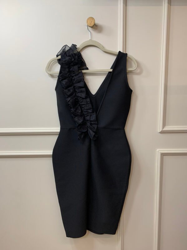 VESTIDO PRETO ACINTURADO COM DETALHE NO OMBRO G - Image 2