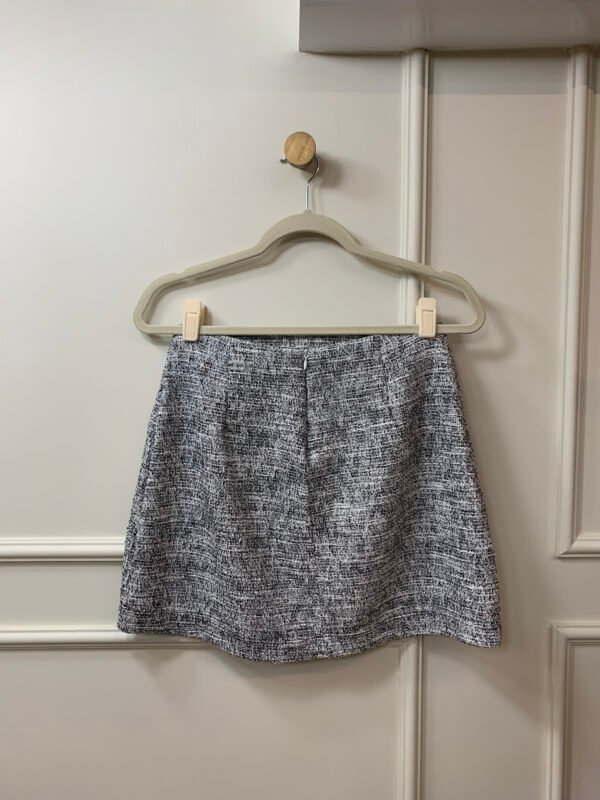 CONJUNTO TWEED CINZA MESCLA BLUSA BOTÕES E SAIA LOJA 3 P/M - Image 5
