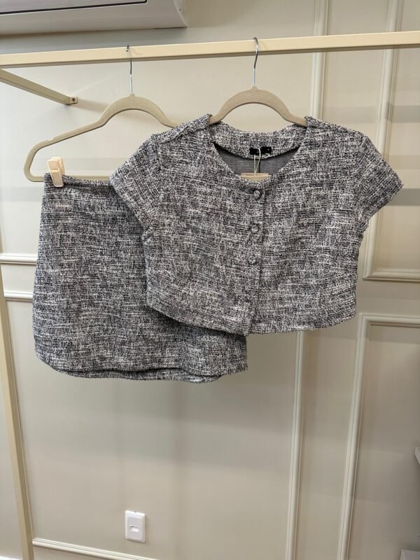 CONJUNTO TWEED CINZA MESCLA BLUSA BOTÕES E SAIA LOJA 3 P/M