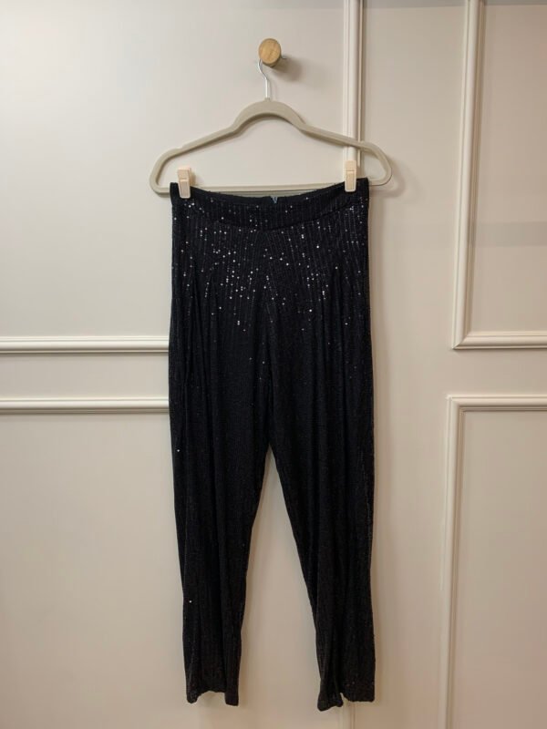 CONJUNTO PRETO PAETÊ TOP E CALÇA LOJA 3 M/G - Image 5