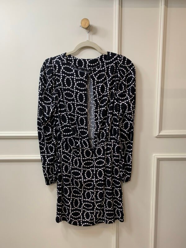 VESTIDO PRETO ESTAMPA BRANCA MANGA LONGA H&M PP - Image 2