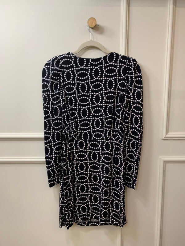 VESTIDO PRETO ESTAMPA BRANCA MANGA LONGA H&M PP