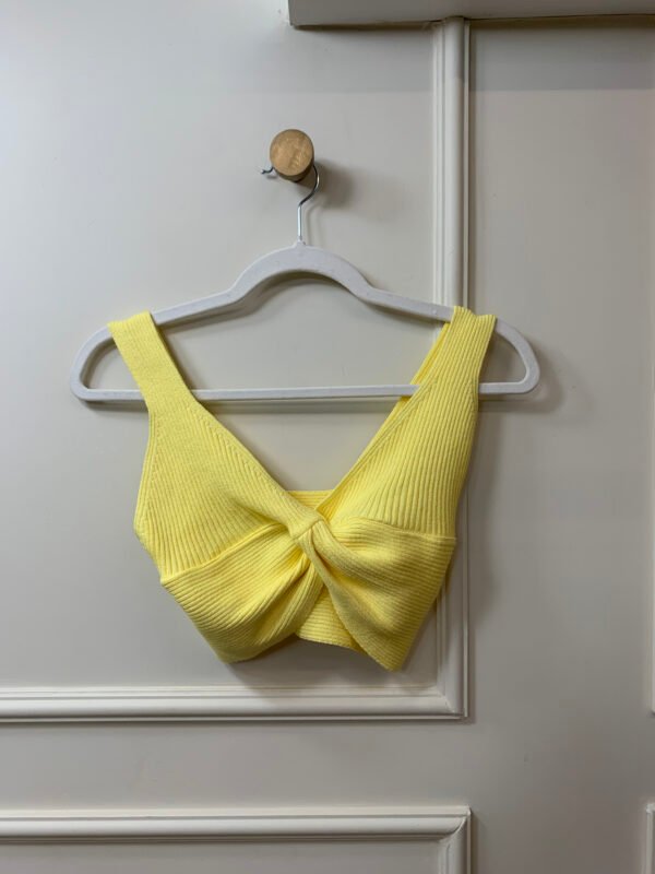 CROPPED AMARELO TRICOT DETALHE NA FRENTE P