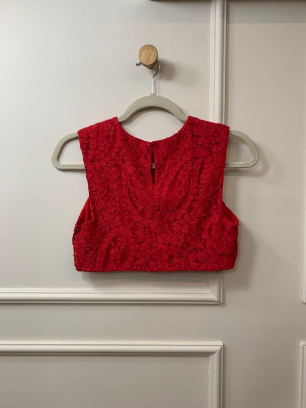 CONJUNTO VERMELHO BLUSA CROPPED E SAIA RENDA FABULOUS AGILITÁ - Image 3