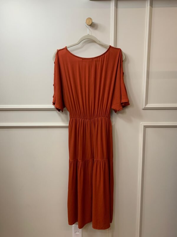 VESTIDO LONGO MARROM COM BOTOES FRONTAIS E CINTO SML M - Image 2