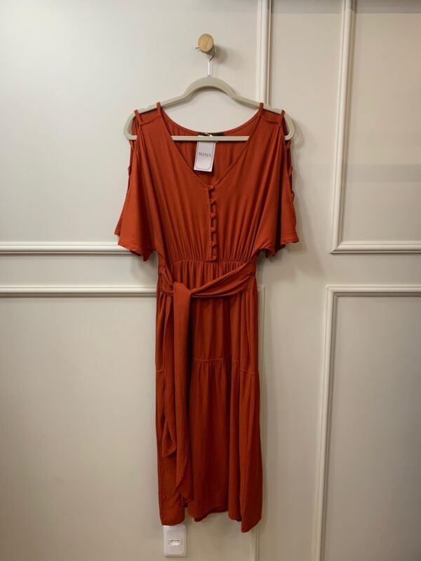 VESTIDO LONGO MARROM COM BOTOES FRONTAIS E CINTO SML M