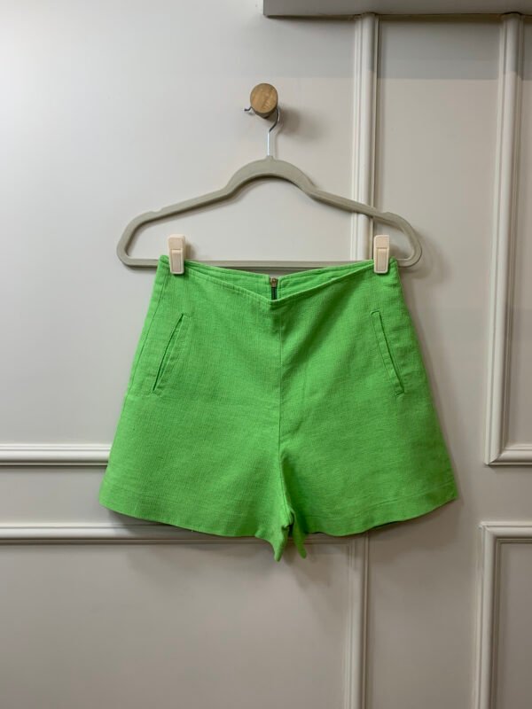 CONJUNTO VERDE BLUSA BOTOES FRONTAIS E SHORT AGILITA 36 - Image 2