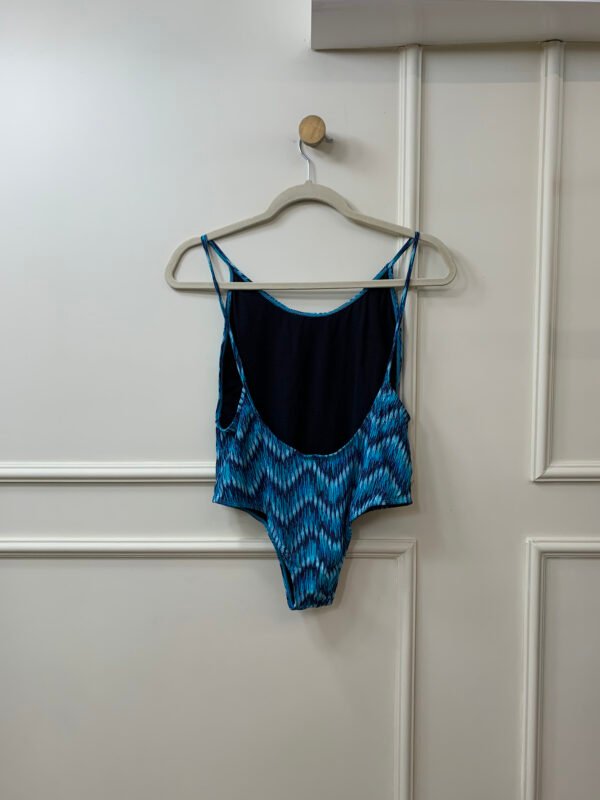 MAIO TONS DE AZUL MISS BETH M - Image 2