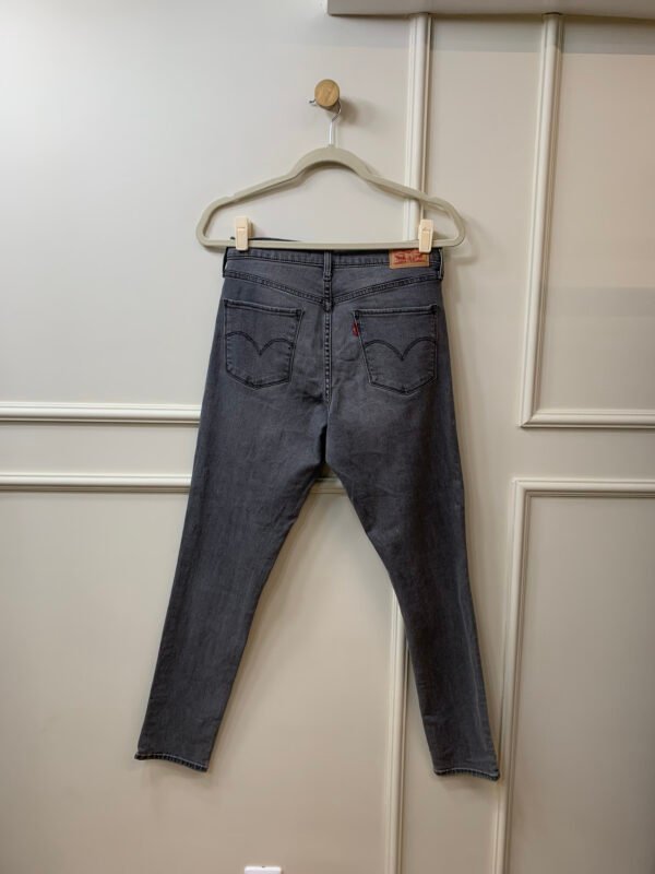 CALCA JEANS PRETA LEVIS 40 - Image 2