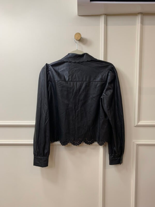 BLUSA COURINO BOTOES DETALHES NA BARRA ZARA M - Image 2
