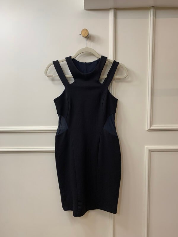 VESTIDO PRETO COM TULE NA LATERAL AGILITA M