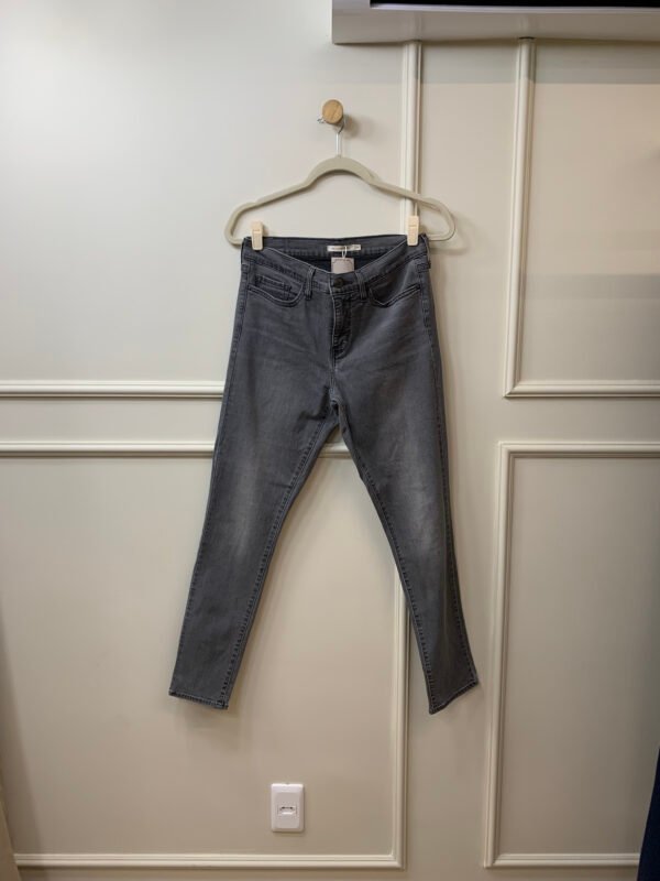 CALCA JEANS PRETA LEVIS 40