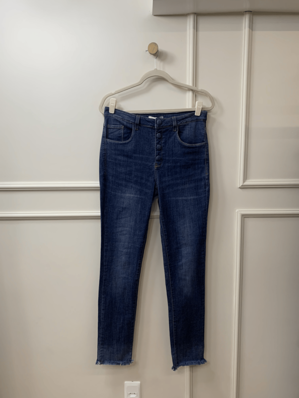 CALÇA JEANS BOTOES FRONTAIS ANDREZA CHAGAS 44