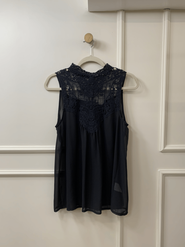 BLUSA PRETA DETALHE EM RENDA MARIA FILO M