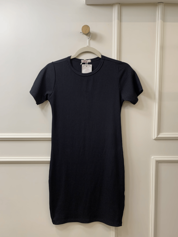 VESTIDO PRETO CANELADO FEITO COM AMOR P/M