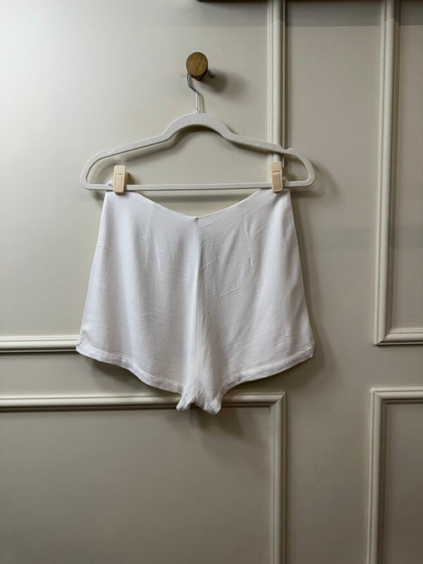 SHORT BRANCO LOJA TRES M - Image 2
