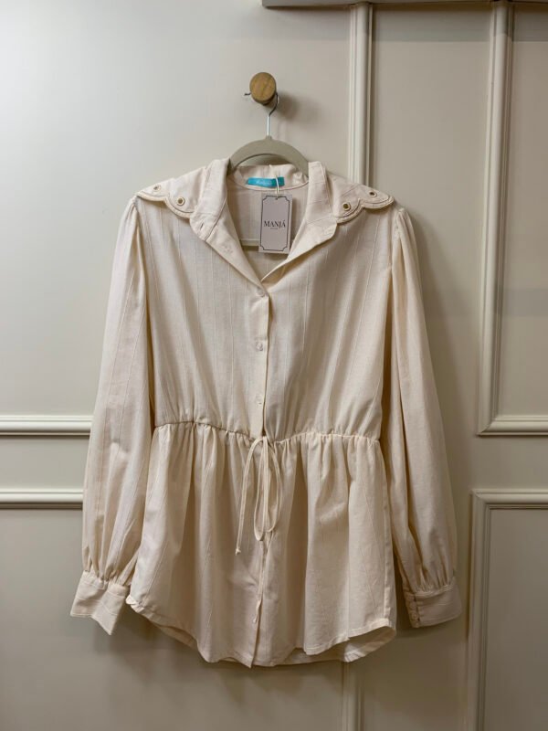 CONJUNTO BLUSA E SHORT BEGE COM DETALHE EM RENDA BATICHE M/G