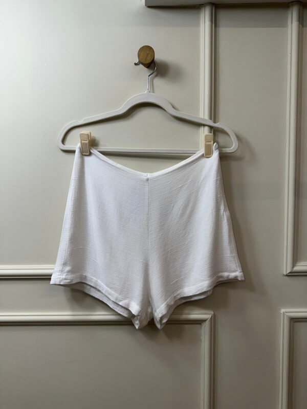 SHORT BRANCO LOJA TRES M