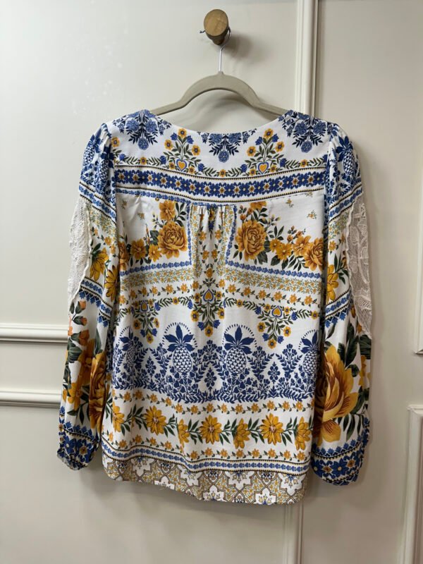 BLUSA MANGA COMPRIDA ESTAMPADA COM RENDA FARM P - Image 2