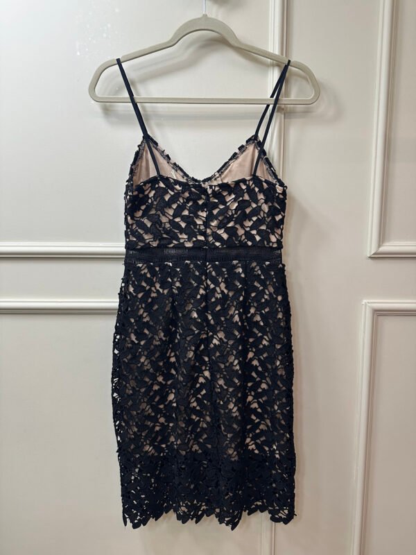VESTIDO MIDI PRETO RENDADO CHARLOTTE RUSSE M - Image 2