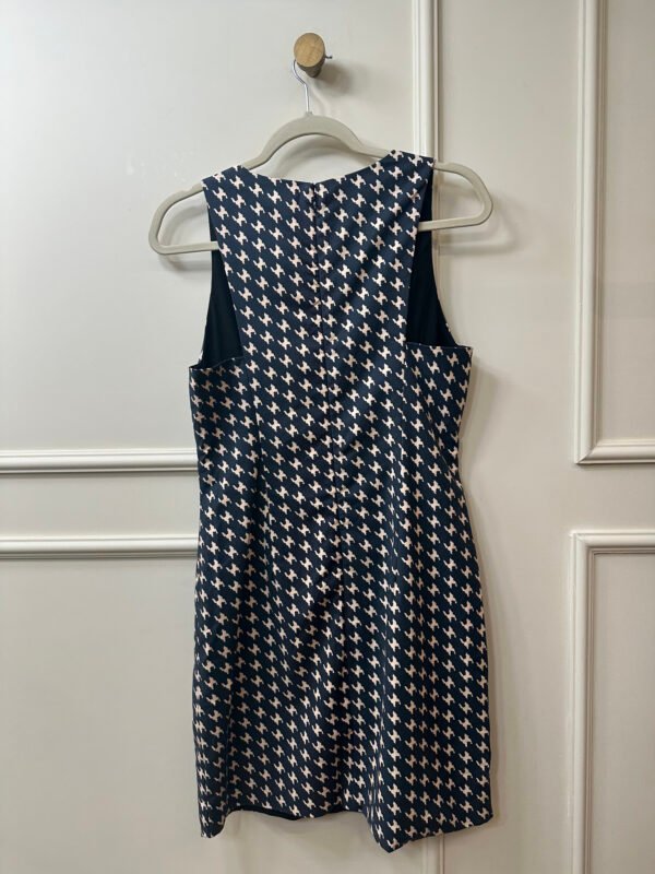 VESTIDO DE CREPE AZUL MARINHO COM BORDADO EMBAIXO A BRAND 38 - Image 2