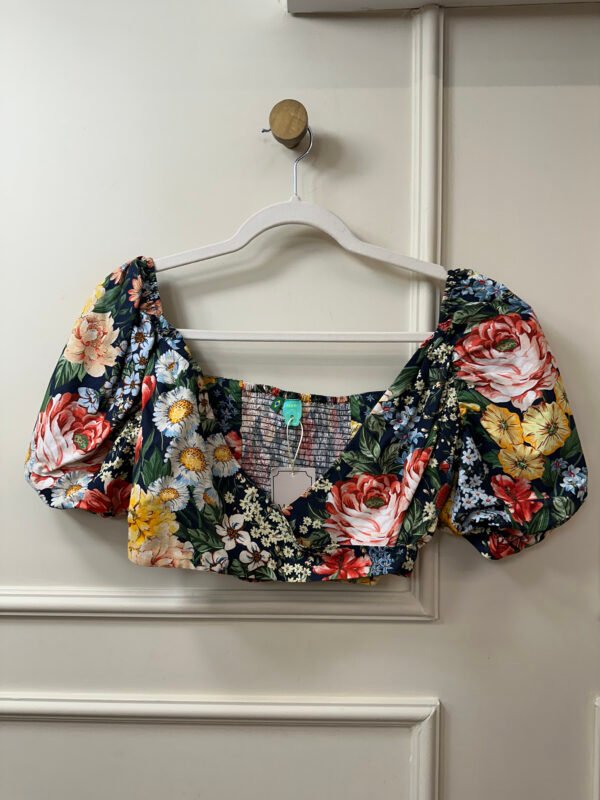 BLUSA CROPPED AZUL MARINHO ESTAMPA FLORAL FARM M