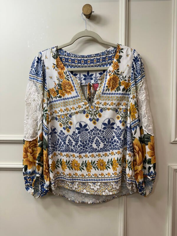 BLUSA MANGA COMPRIDA ESTAMPADA COM RENDA FARM P