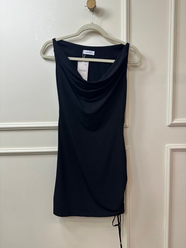 VESTIDO PRETO DETALHE EM DOURADO E CORDAS NA LATERAL CALVIN KLEIN P