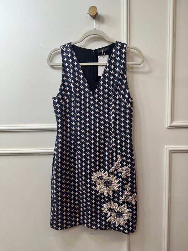 VESTIDO DE CREPE AZUL MARINHO COM BORDADO EMBAIXO A BRAND 38