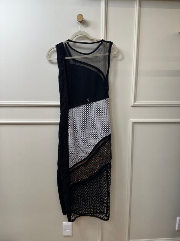 VESTIDO MIDI PRETO E BRANCO RENDADO CORPOREUM 40 - Image 2