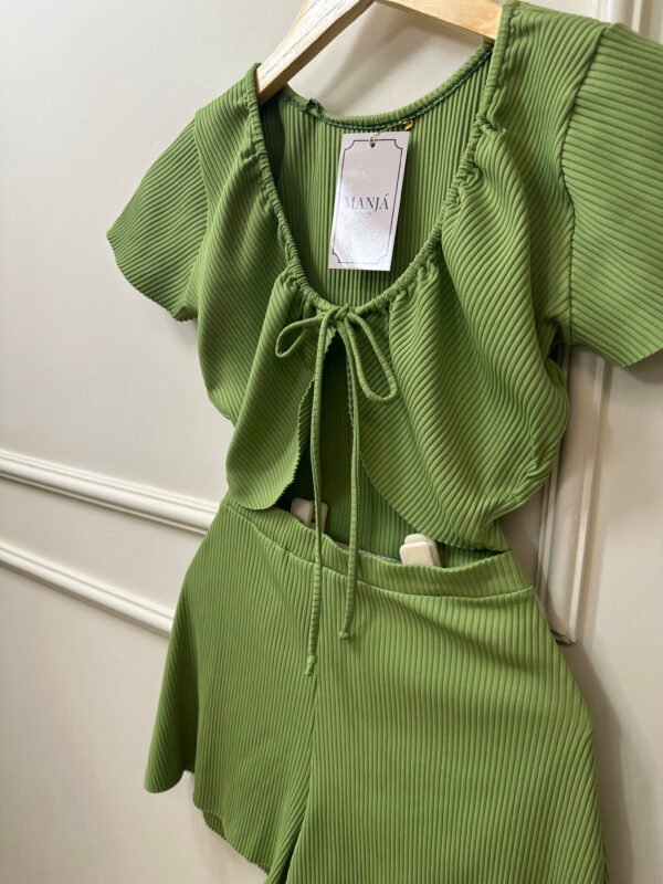 CONJUNTO VERDE CROPPED AMARRAÇÃO E SHORT BE STORE P - Image 2