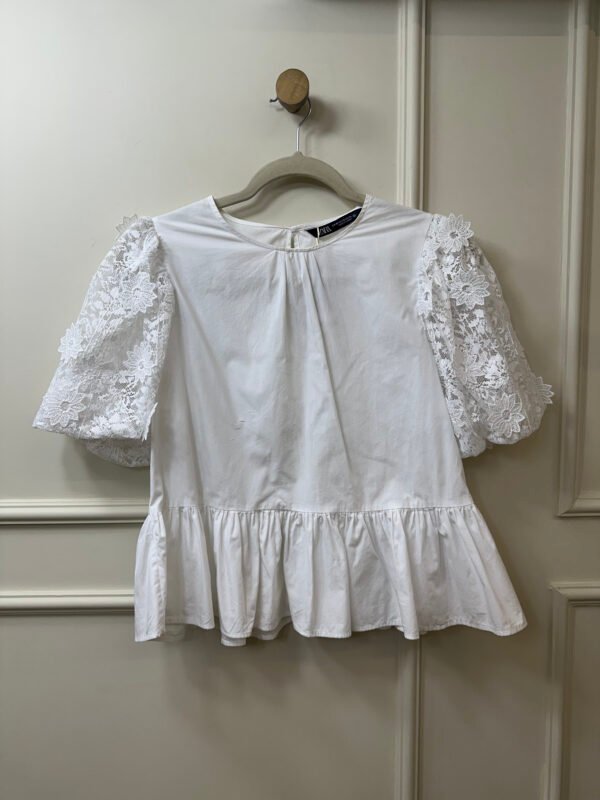 BLUSA BRANCA RENDADA NA MANGA ZARA PP