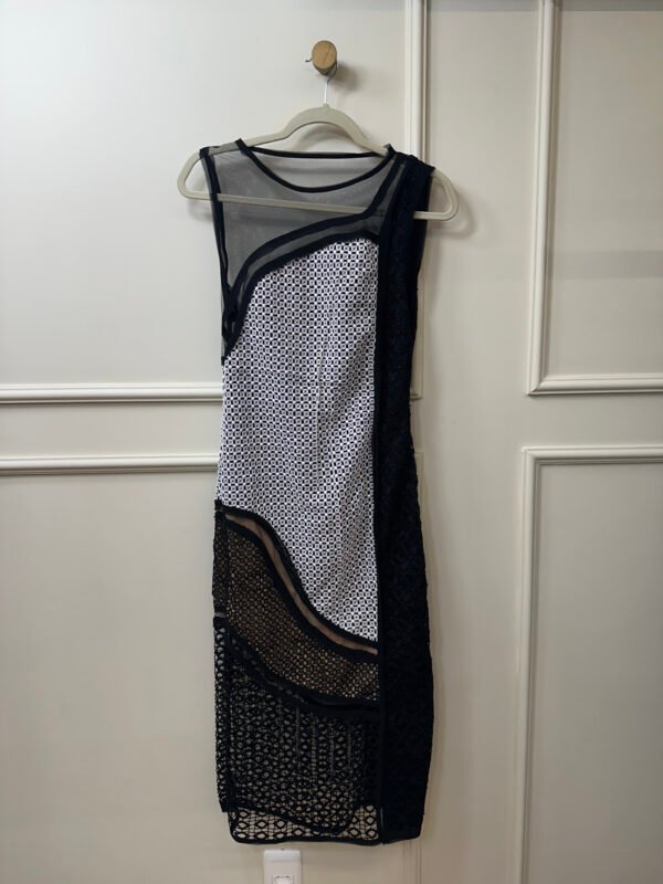 VESTIDO MIDI PRETO E BRANCO RENDADO CORPOREUM 40