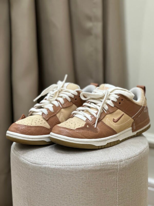 TENIS DUNK LOW DISRUPT MARROM E BEGE NIKE 34 - Image 2