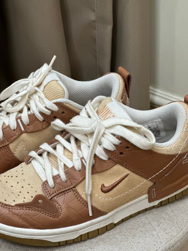 TENIS DUNK LOW DISRUPT MARROM E BEGE NIKE 34
